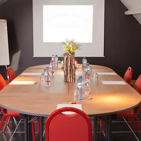 Le Manoir Du Capitaine 3* 펠루이